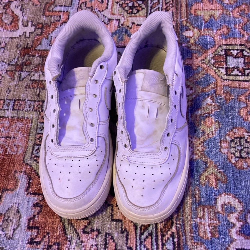 WHITE AF1’s